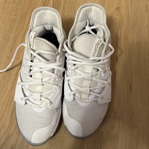 Well kept Nike sneaker men 7 woman’s 8 white - Picture 2 of 4